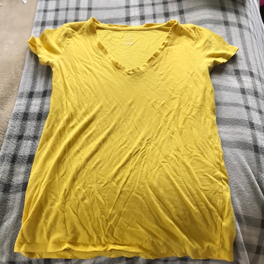 Basic Yellow Tee! Must have!!